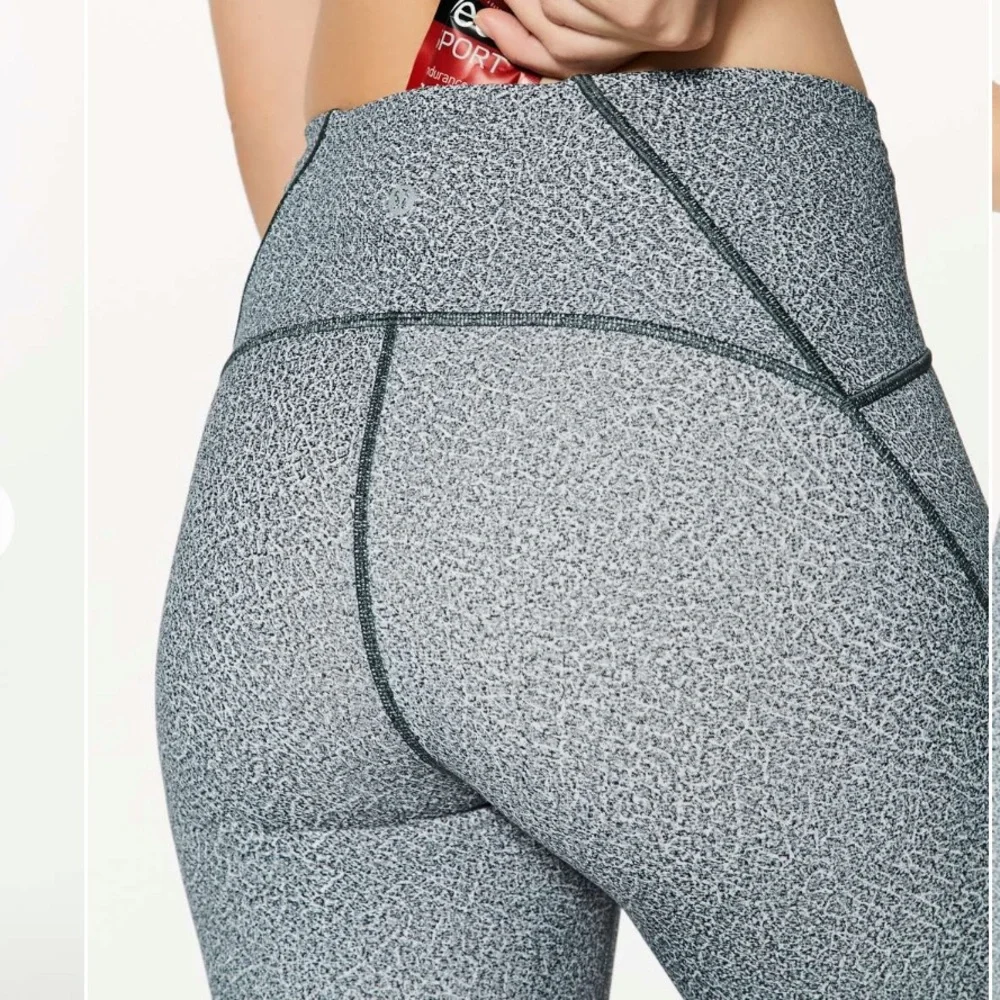 Lululemon Train Times 7/8 Pant 25" Fractal Alpine White Black‎ - Picture 5 of 11